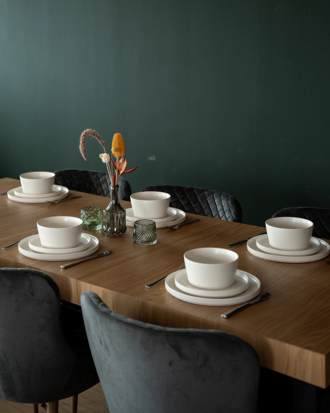 Warme Herbsttafel für Acht
